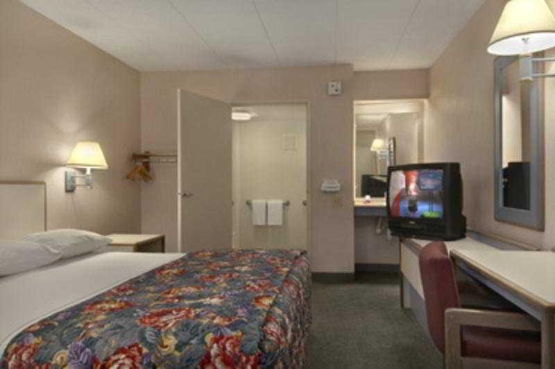 Red Roof Inn Elkhart Room photo