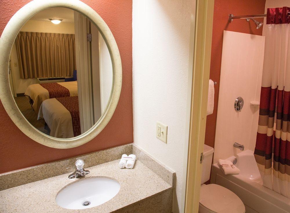 Red Roof Inn Elkhart Exterior photo