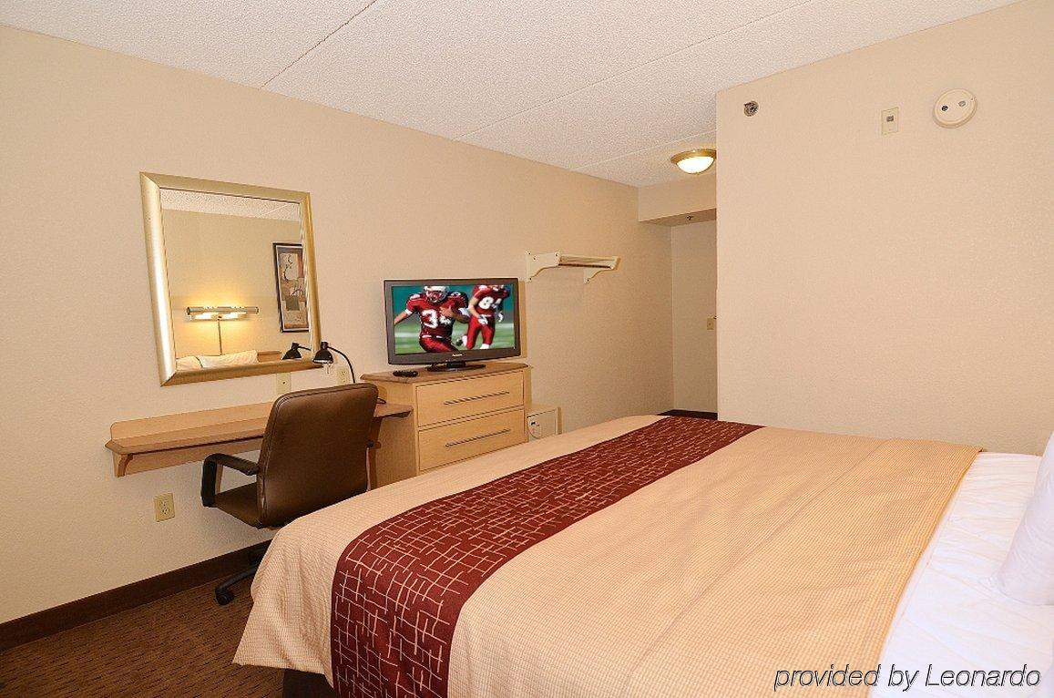 Red Roof Inn Elkhart Exterior photo